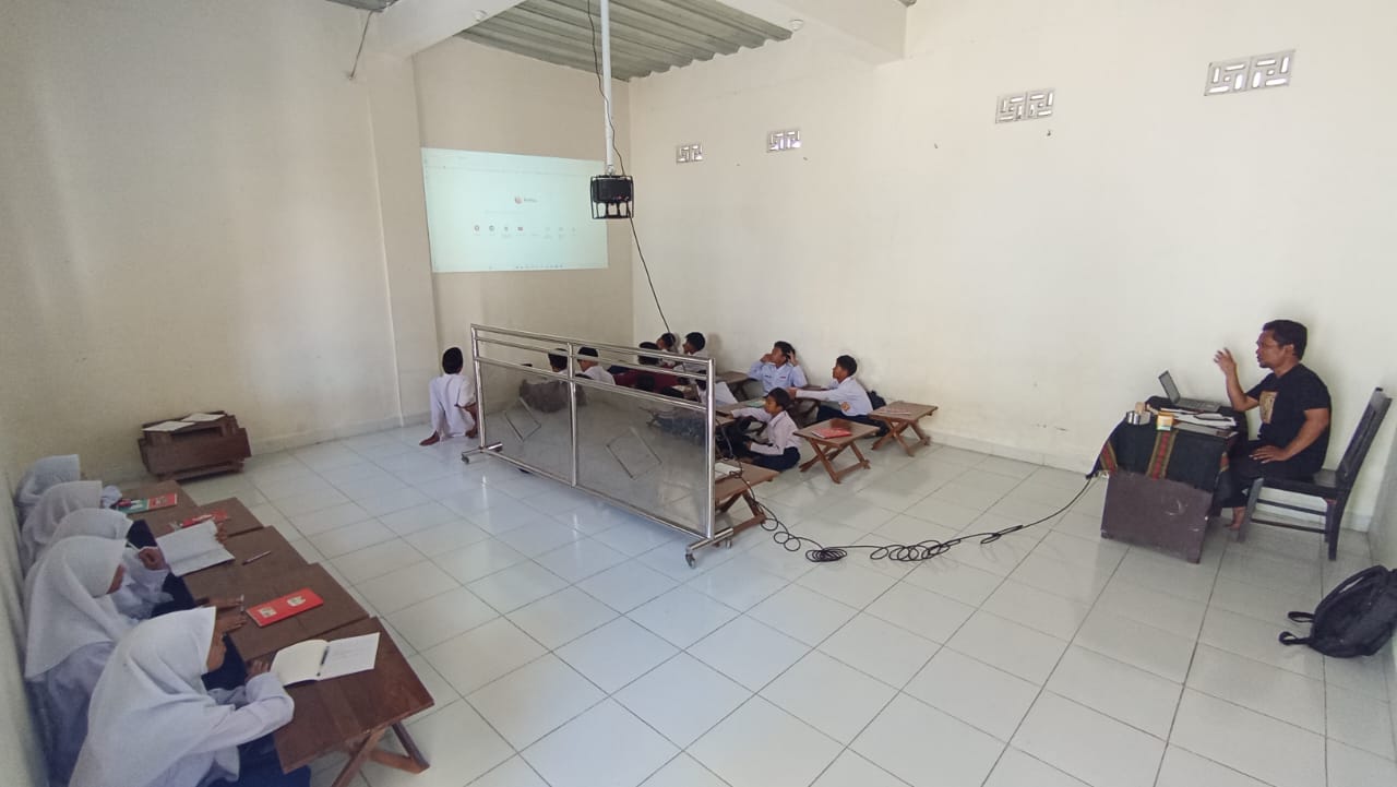 Kelas Robotik Pondok Pesantren Al-Anwar Pakijangan